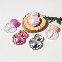 Nouveaux tubes de gloss à lèvres en plastique en forme de cœur de 7 ml avec bouchon à vis, emballage mignon, cosmétiques liquides, gloss personnalisé avec logo privé