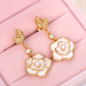 Orecchini a Perno con Fiore di Camelia in Stile Francese, Gioielli Floreali Chic a Forma di Foglia per Donna, Accessorio Regalo per Uso Quotidiano e Feste - Product Image 4