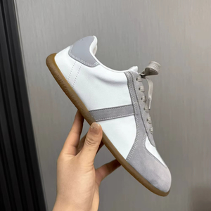 Alexander Unisex, Zapatillas Retro Bajas Mc. Blancas y Grises de Material Mixto con Suela de Goma, Calzado Casual con Cordones para Street Queen - Product Image 1