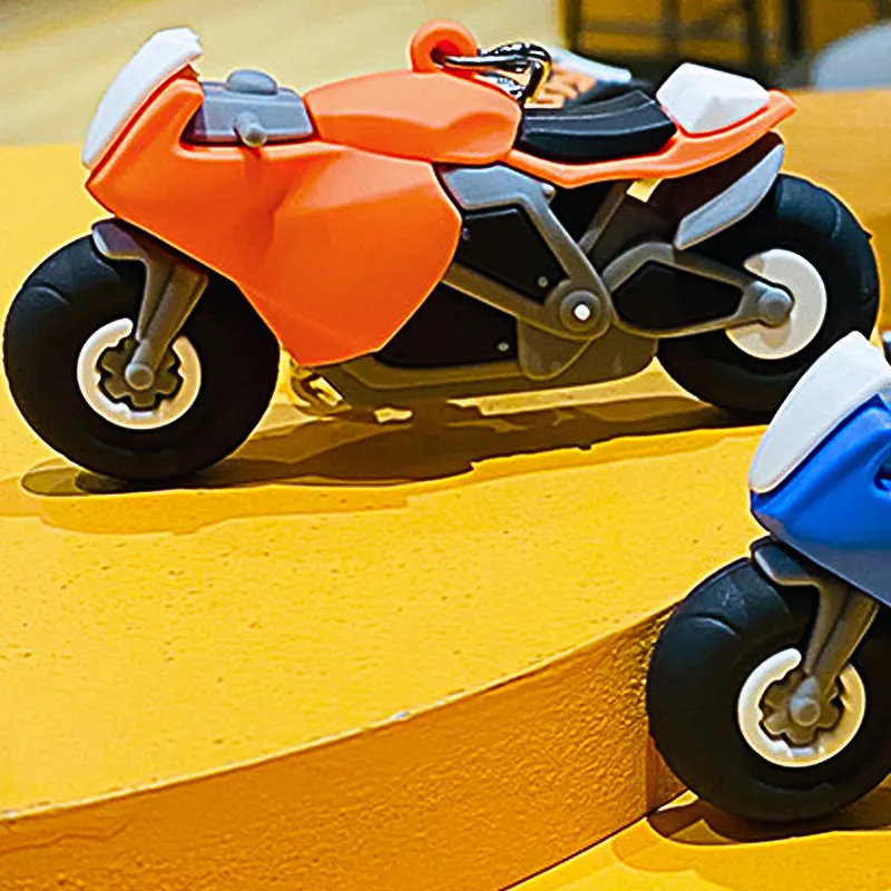 Su misura mini gomma 3d morbido pvc auto da corsa in silicone portachiavi per moto alla rinfusa accessori del produttore