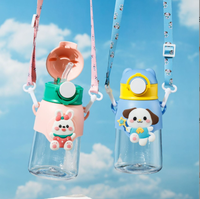 Gobelet à paille pour enfants avec motif d'ours de dessin animé, avec bandoulière, en plastique de qualité alimentaire, grande capacité, portable, pour une utilisation en extérieur