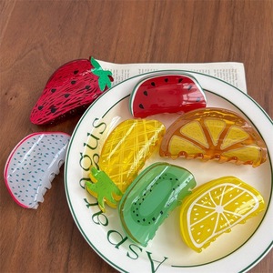 Pince à cheveux créative et mignonne en forme de fruits (citron, fraise) en acrylique, accessoires pour l'arrière de la tête, style coréen, vente en gros - Product Image 3