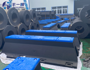 Parafanghi ad Arco Solidi <span class=keywords><strong>in</strong></span> <span class=keywords><strong>Gomma</strong></span> a Forma di V Certificati CCS BV per Protezione di Banchine e <span class=keywords><strong>Ormeggio</strong></span>, con Pannello <span class=keywords><strong>in</strong></span> PE - Product Image 3