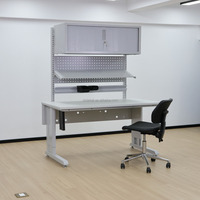 Mesa de Trabajo para Ensamblaje Electrónico DETALL, Diseñada para Ensamblaje de Semiconductores con Riel de Alimentación de Luz LED y Almacenamiento de Herramientas
