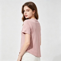 Camiseta Básica de Algodón para Mujer con Cuello Redondo, Color Rosa Sólido, Dobladillo Irregular, Bordado en el Pecho, Personalizable en Color