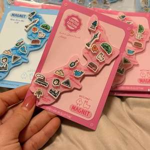 Aimants de réfrigérateur en acrylique, forme personnalisée, objets de collection de Noël, cadeau commémoratif touristique - Product Image 6