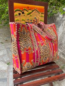 กระเป๋าผ้าฝ้ายลายควิลท์ สไตล์ชาติพันธุ์ ลายพิมพ์บล็อกแท้ เย็บอย่างประณีต กระเป๋าสะพายไหล่สำหรับเดินทางและช้อปปิ้ง - Product Image 2