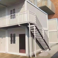 Bâtiment modulaire à deux niveaux en conteneurs préfabriqués, bureau de chantier et logement pour le personnel avec aménagement multi-pièces