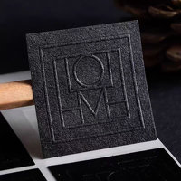 Autocollants en papier texturé en relief avec logo 3D personnalisé, autocollants adhésifs imperméables aux UV, étiquettes de boîte, autocollants de scellement en relief, autocollants colorés en gros