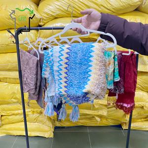 Venta al por Mayor de Chales de <span class=keywords><strong>Segunda</strong></span> <span class=keywords><strong>Mano</strong></span> YIJIAYI de Alta Calidad, Grado A, Colores Mezclados, Limpios, Modernos, Cómodos, de Mezclilla, para Todas las Temporadas, para Adultos - Product Image 2