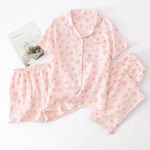 Pyjama en <span class=keywords><strong>coton</strong></span> trois pièces printemps/été crêpe léger automne <span class=keywords><strong>gaze</strong></span> revers pantalons à manches courtes et shorts ensemble <span class=keywords><strong>de</strong></span> vêtements d'intérieur - Product Image 1
