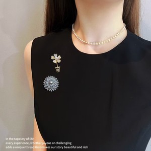 Broche en cristal de mode populaire de célébrité d'Internet, style Tahiti, motif tournesol, bijoux en cristal d'eau de mer, broche fleur de poitrine en cristal goutte d'eau - Product Image 4