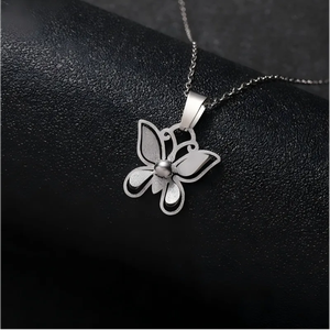 Collar con Colgante de Mariposa Mate Electrochapado en Acero Inoxidable 304 de Alta Calidad con Cadena Fina para Mujer, Joyería de Estilo Moderno - Product Image 5