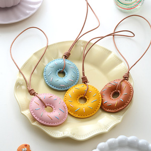 KR025 Llavero de Cuero Hecho a Mano con Forma de Donut, Accesorios Lindos para el Automóvil, Llavero de Cuero Hecho a Mano - Product Image 2