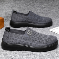 Chaussures décontractées légères pour hommes en tissu tissé, à enfiler, avec semelle épaisse amortissante et empeigne respirante, idéales pour la marche quotidienne en extérieur