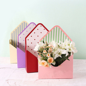 Boîte à fleurs en forme d'<span class=keywords><strong>enveloppe</strong></span> en matériaux recyclés de style coréen, pliable, grande, créative, panier-cadeau pour la fête des enseignants - Product Image 1