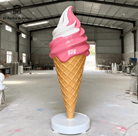 Sculpture géante personnalisée en fibre de verre simulée en forme de crème glacée pour la décoration de magasin de crème glacée