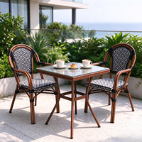 Ensemble table et chaises de bistrot français en gros, noir et blanc à carreaux, en rotin PE, aluminium inoxydable pour hôtel, villa, terrasse, balcon