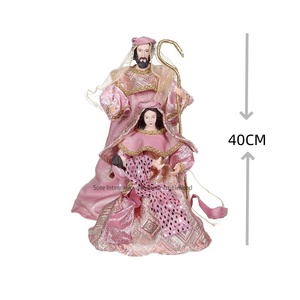 Set Presepe Natalizio <span class=keywords><strong>Rosa</strong></span> Glitterato - Statuine della Sacra Famiglia per Decorazioni Religiose Festive - Product Image 2
