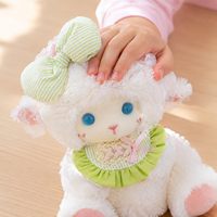 Peluche mouton style Lolita de 23 cm, adorable mouton avec nœud vert pour animaux de compagnie et décoration