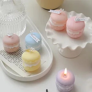 Candela Profumata a Forma di Macaron Colorato di Tendenza, Personalizzata e Fatta a Mano, Ideale per Decorazioni di Nozze e Servizi Fotografici - Product Image 1