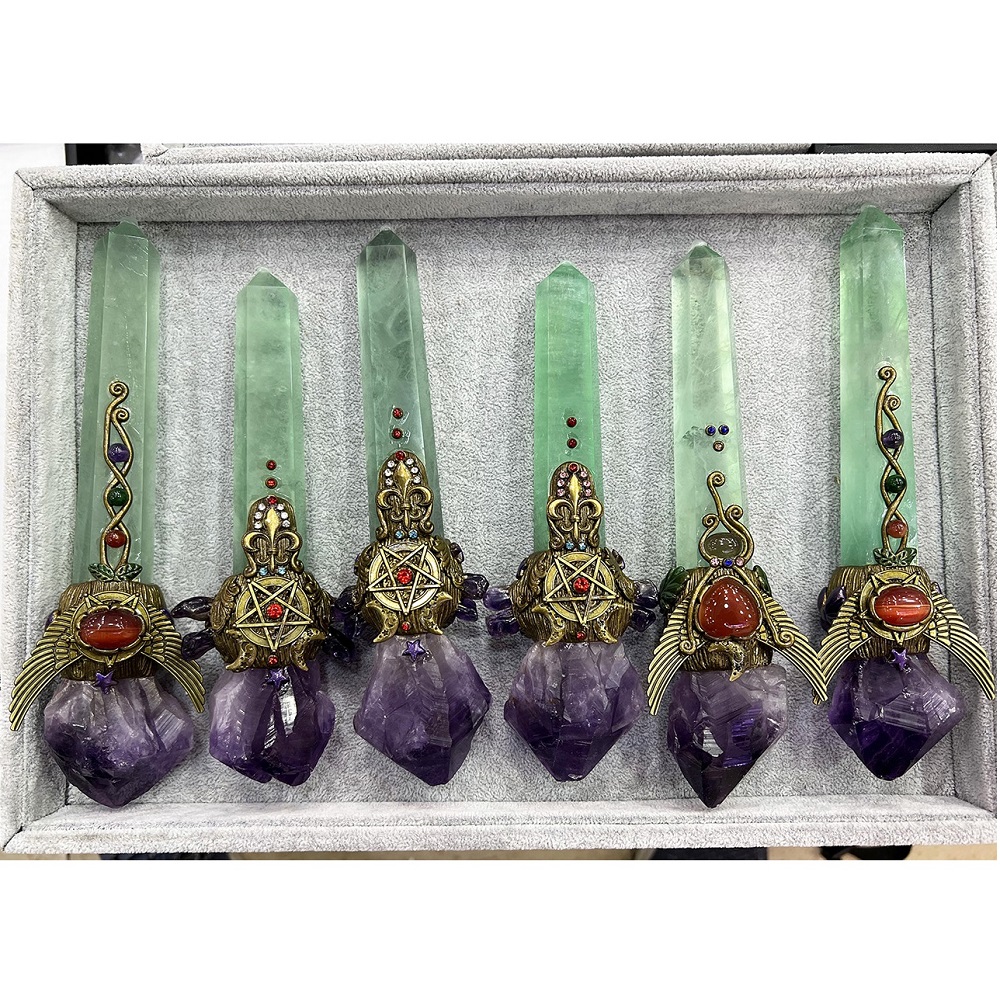 Healing Crystal Steen Ambachten Mes Edelsteen Zwaard Folk Art Crystal Fluoriet Dolk Met Amethist Home Decoratieve Gift Voor Verkoop