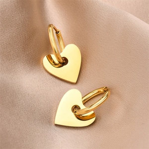 Pendientes Sencillos con Forma de Corazón, Acero Inoxidable, Personalizados, Aros de Moda - Product Image 3
