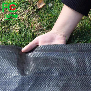 Tissu <span class=keywords><strong>de</strong></span> paysage agricole noir <span class=keywords><strong>aiguille</strong></span> perforée mauvaises herbes barrière tissu tapis <span class=keywords><strong>de</strong></span> lutte contre les mauvaises herbes rouleau résistant à l'herbe - Product Image 2