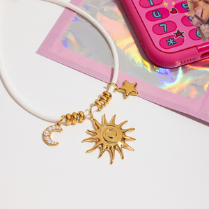 Collar con Colgante de Estrella, Sol y Luna, Chapado en Oro de 18K, Acero Inoxidable con Incrustaciones de Perlas, Diseño Geométrico, Joyería de Moda - Product Image 4