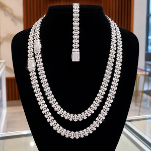 สร้อยคอฮิปฮอปแบบ Cuban Link  ขนาด 8 มม.  ประดับเพชรโมอิสซาไนต์ทรงกากบาท  ผ่านการทดสอบเพชร  เงินแท้ 925  ระดับความใส VVS  แบบ Iced Out - Product Image 2