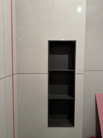 Niche murale moderne en acier inoxydable 304 à 3 niveaux pour salle de bain avec poubelle intégrée, porte-mouchoirs et étagère de rangement personnalisable