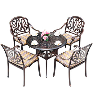 Ensemble de jardin en aluminium moulé, table et chaises de patio pour 4 personnes, design traditionnel, meubles résistants aux intempéries - Product Image 1