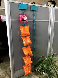 Bande de marchandisage en métal 6 stations Clips bandes bande de détaillant de baguette en acier enduit de poudre | 17 "de long - Product Image 6