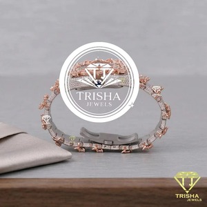 Montre-bracelet pour femme de qualité supérieure, luxe et tendance, en acier inoxydable doré rose, étanche, à quartz, disponible à la vente - Product Image 5