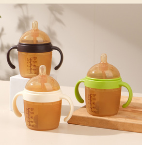 Bouteille d'alimentation <span class=keywords><strong>pour</strong></span> bébé de qualité alimentaire à vente chaude avec poignée anti-étouffement - Product Image 1