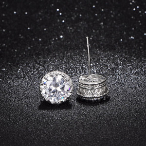 Boucles d'oreilles clous couronne mignonnes pour femmes, petites boucles d'oreilles scintillantes, bijoux de mode pour le quotidien et les fêtes - Product Image 6
