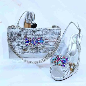 Bellissime <span class=keywords><strong>Scarpe</strong></span> da Sposa Nigeriane con Borsa Abbinata, Set di <span class=keywords><strong>Scarpe</strong></span> con <span class=keywords><strong>Tacco</strong></span> Alto e Borsa per Donna, Ideale per Feste - Product Image 2