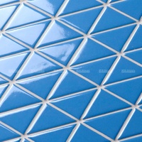 Carreaux de sol de piscine en mosaïque aquatique en céramique triangle bleu imperméable et antidérapant de 2 pouces pour villa, maison, fontaine, hôtel, spa, projet de douche