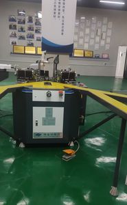 Harga pabrik tugas berat aluminium profil pintu jendela sudut mesin <span class=keywords><strong>Crimping</strong></span> sepenuhnya otomatis dengan Inti bantalan Motor Komponen - Product Image 2