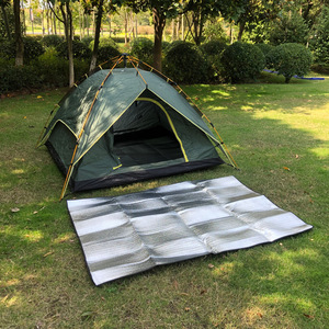 Tapis de pique-nique rectangulaire en film d'aluminium EVA, résistant à l'humidité, pour la plage, le camping et les activités de plein air - Product Image 3
