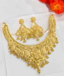 Parure de bijoux florale plaquée or de haute qualité pour femme, collier et boucles d'oreilles classiques pour mariage, avec chaîne en boîte, vente en gros - Product Image 1