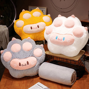 Coussin-couverture super doux 3-en-1 en peluche patte de chat de dessin animé pour anniversaire, avec rembourrage en coton PP, chauffe-mains et coussin de sieste de bureau, idéal comme cadeau. - Product Image 4