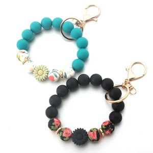 Pulsera <span class=keywords><strong>de</strong></span> silicona con logotipo personalizado y borla <span class=keywords><strong>de</strong></span> <span class=keywords><strong>cuero</strong></span>, llavero <span class=keywords><strong>de</strong></span> muñeca manos libres para <span class=keywords><strong>mujer</strong></span>, venta al por mayor OEM - Product Image 4
