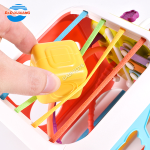 DADI OEM/ODM <span class=keywords><strong>6</strong></span> 12 <span class=keywords><strong>Mois</strong></span> Éducatifs Enfants Apprentissage Tirant Chaîne Élastique Corde Empilable Bloc Jouet 7 En 1 Bébé <span class=keywords><strong>Activité</strong></span> <span class=keywords><strong>Cube</strong></span> - Product Image 3