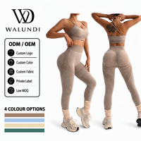 Ensemble de yoga 2 pièces sans couture en maille pour femme, soutien-gorge dos croisé et leggings taille mi-haute froncés aux fesses, logo personnalisé, faible MOQ, vente en gros fitness