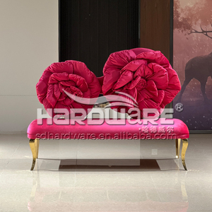 Divano Matrimoniale con Schienale a Forma di Rosa, Design Rosa e Rosso per Innamorati - Product Image 5