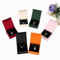 Boîte à cadeau de luxe en papier gris, petite, avec fermeture magnétique, en forme de livre, avec gaufrage et doublure en éponge pour emballer des boucles d'oreilles et des bagues