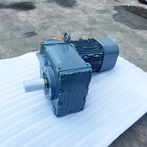 Motorreductor Helicoidal de Ejes Paralelos Serie F, Montaje de 130 mm, Trifásico, Eficiencia IE3, Totalmente Cerrado - Product Image 2