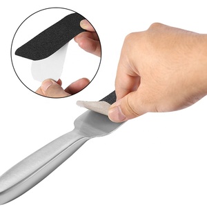 أفضل مبيعًا: مبرد أقدام احترافي مزدوج الجوانب مع ورق صنفرة لاصق قابل للاستبدال وشفرة من الفولاذ المقاوم للصدأ لإزالة الجلد الميت - Product Image 5