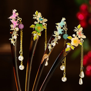 عصا شعر صينية عتيقة من الخشب العصا للنساء مع سلسلة شرابات زهور ماغنوليا مصنوعة يدويًا عصا شعر من الخشب - Product Image 1